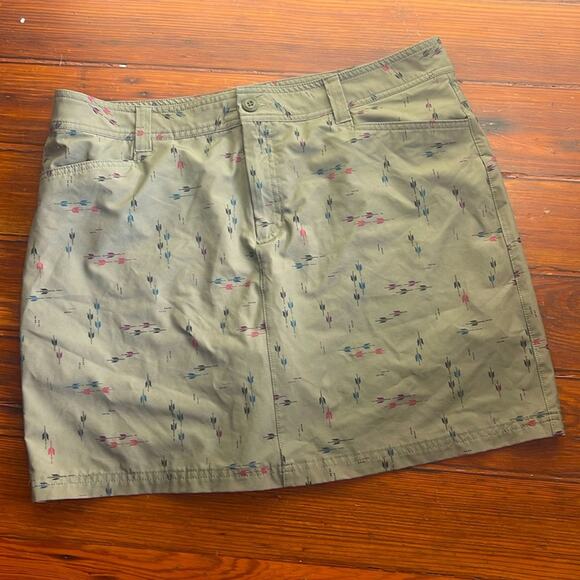 Eddie Bauer Adventure 2.0 arrow print  athleisure outdoor hiking skort sz 14 - Picture 1 of 7